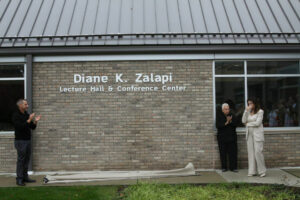 Drs. Spitsbergen and Blau unveil the new building alongside Diane Zalapi.