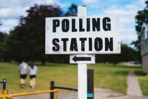 stock photo of a sign saying "Polling Station" with an arrow pointing to the left